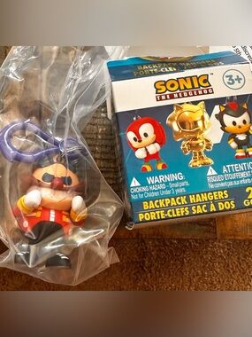 Sonic the Hedgehog Dr. Eggman Backpack Hanger Keychain - Red, Black, Yellow